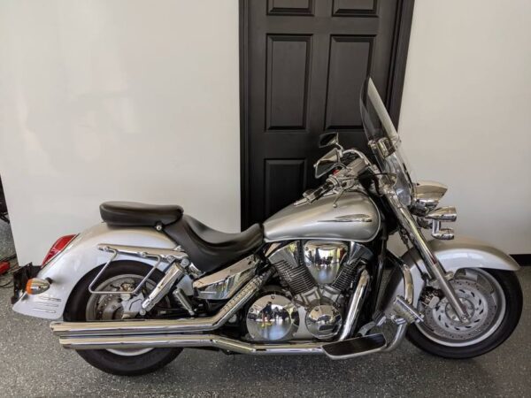 2009 Honda VTX 1300 $3,900