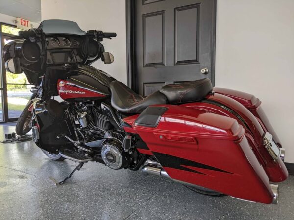2017 Harley-Davidson CVO Street Glide Special $21,900 - Image 10