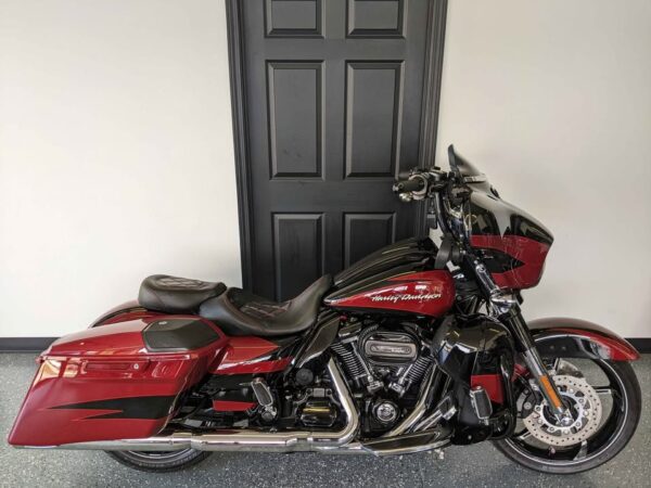2017 Harley-Davidson CVO Street Glide Special $21,900