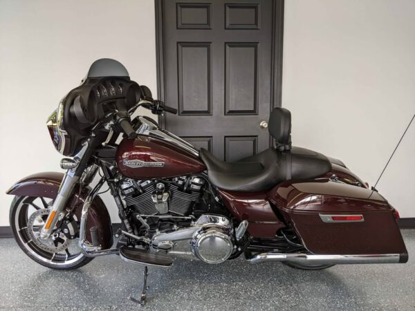 2022 Harley-Davidson Street Glide $17,900 - Image 9