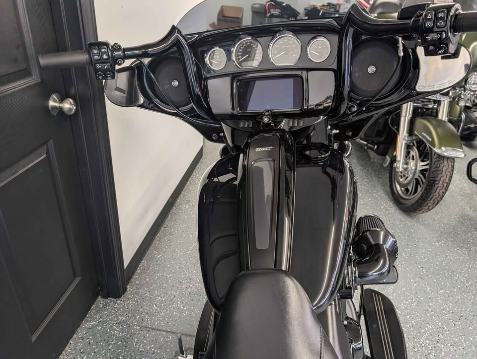 2023 Harley-Davidson Street Glide $20,950 - Image 4